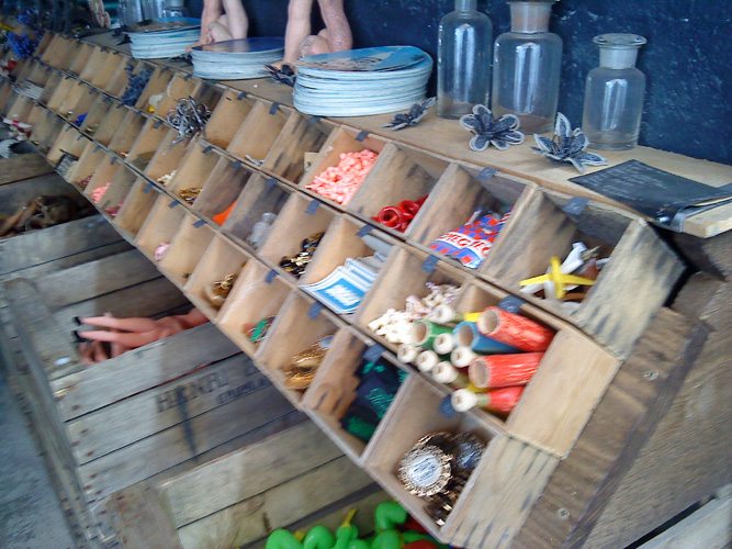 Kleinkram am Strassenstand