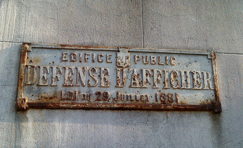 Verdammt altes Schild in Paris