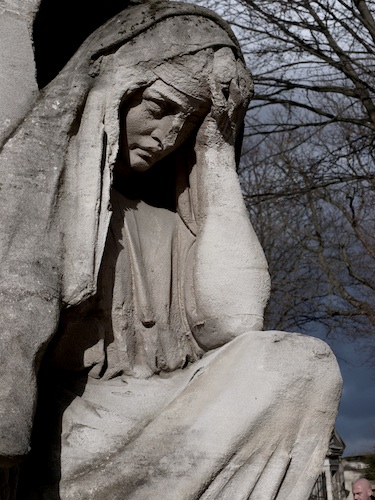 Statue auf dem Friedhof Père Lachaise