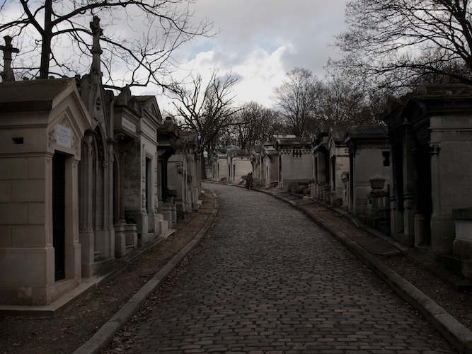 Weg auf dem Friedhof Père Lachaise