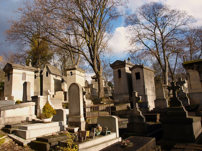 Gräber und Grabsteine auf Père Lachaise