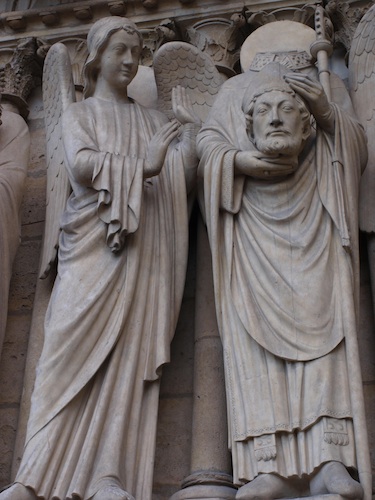 Heiligenstatuen am Notre Dame