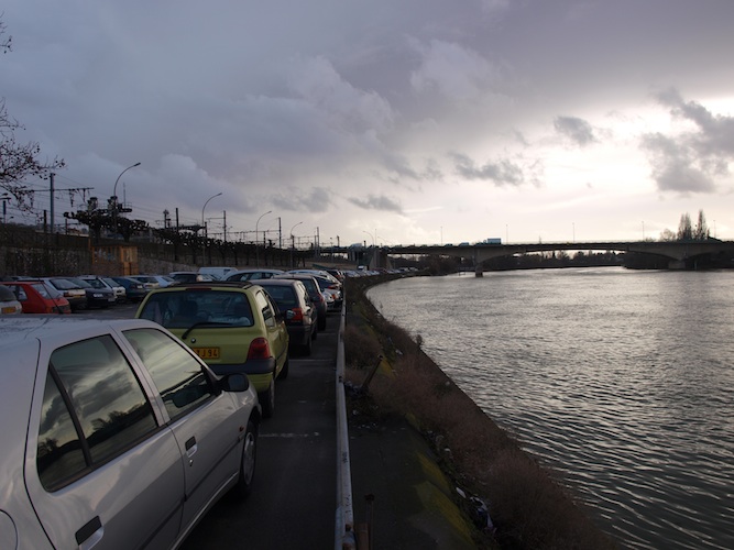 Parkplatz an der Seine